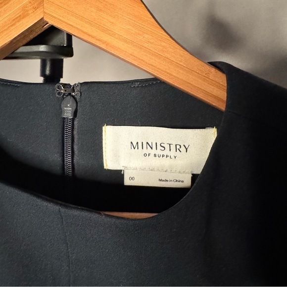 Ministry of Supply Women's Kinetic 4-Way Stretch Sheath Dress Navy Blue Size 0 - Picture 2 of 11